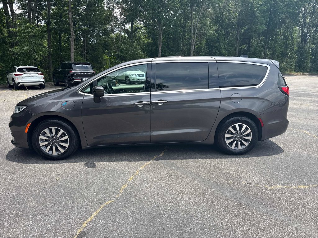 Used 2023 Chrysler Pacifica Touring-L FWD image 9