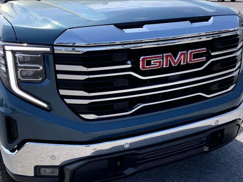 Used 2024 GMC Sierra 1500 SLT w/ SLT Premium Plus Package AWD/4WD image 29
