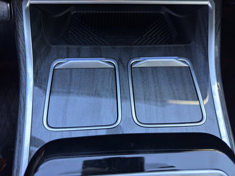 Used 2025 BMW i7 eDrive50 w/ M Sport Package RWD image 60
