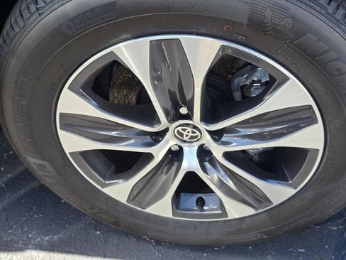 Used 2026 Toyota Highlander XLE AWD/4WD image 23