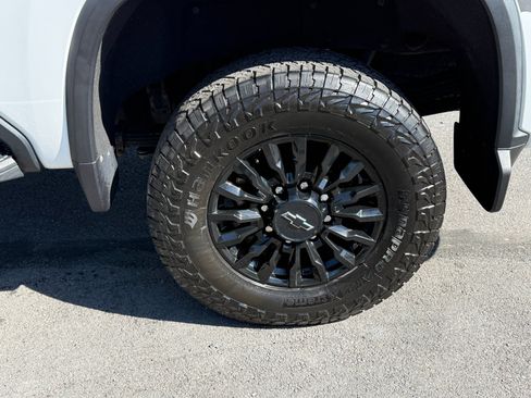 Used 2022 Chevrolet Silverado 2500 LT w/ Convenience Package AWD/4WD image 10