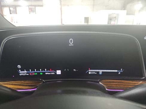 Used 2021 Cadillac Escalade ESV Premium Luxury image 21