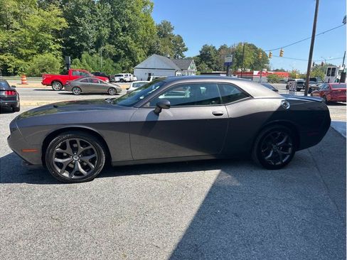 Used 2018 Dodge Challenger SXT Plus RWD image 4