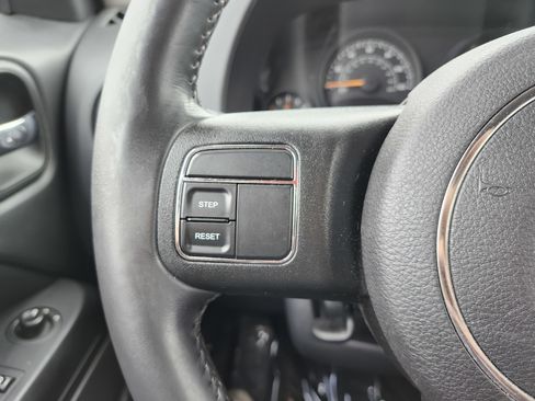 Used 2016 Jeep Patriot High Altitude image 32