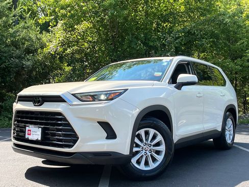 Used 2024 Toyota Grand Highlander AWD image 1