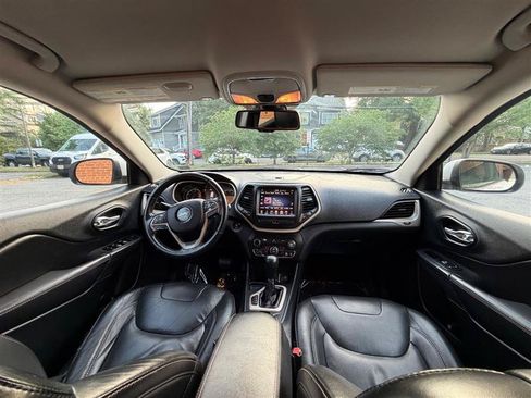 Used 2016 Jeep Cherokee Limited FWD image 29