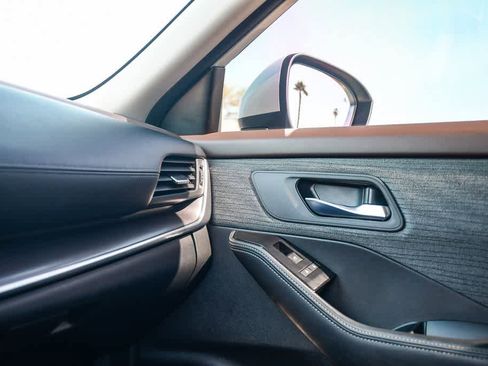 Used 2023 Nissan Rogue SV FWD image 21