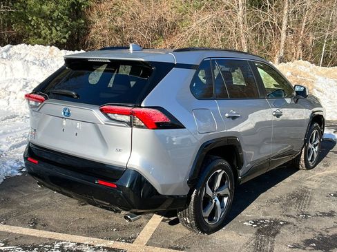 Used 2023 Toyota RAV4 SE w/ Weather & Moonroof Package image 5