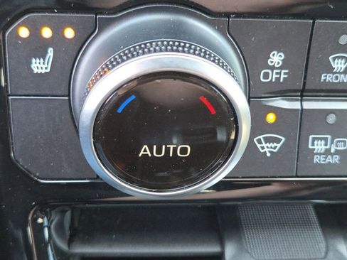 Used 2023 Toyota Highlander XSE FWD image 16