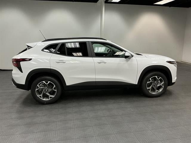 New 2026 Chevrolet Trax LT w/ LT Convenience Package FWD image 6
