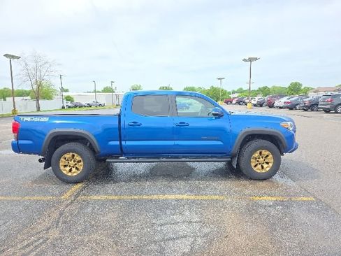 Used 2016 Toyota Tacoma TRD Off-Road w/ Premium & Technology Package AWD/4WD image 6