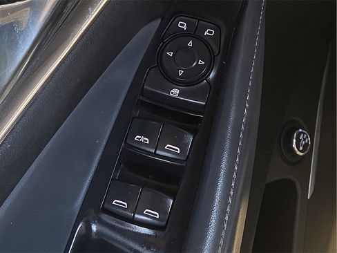 Used 2021 Buick Enclave Essence w/ Sport Touring Edition image 17