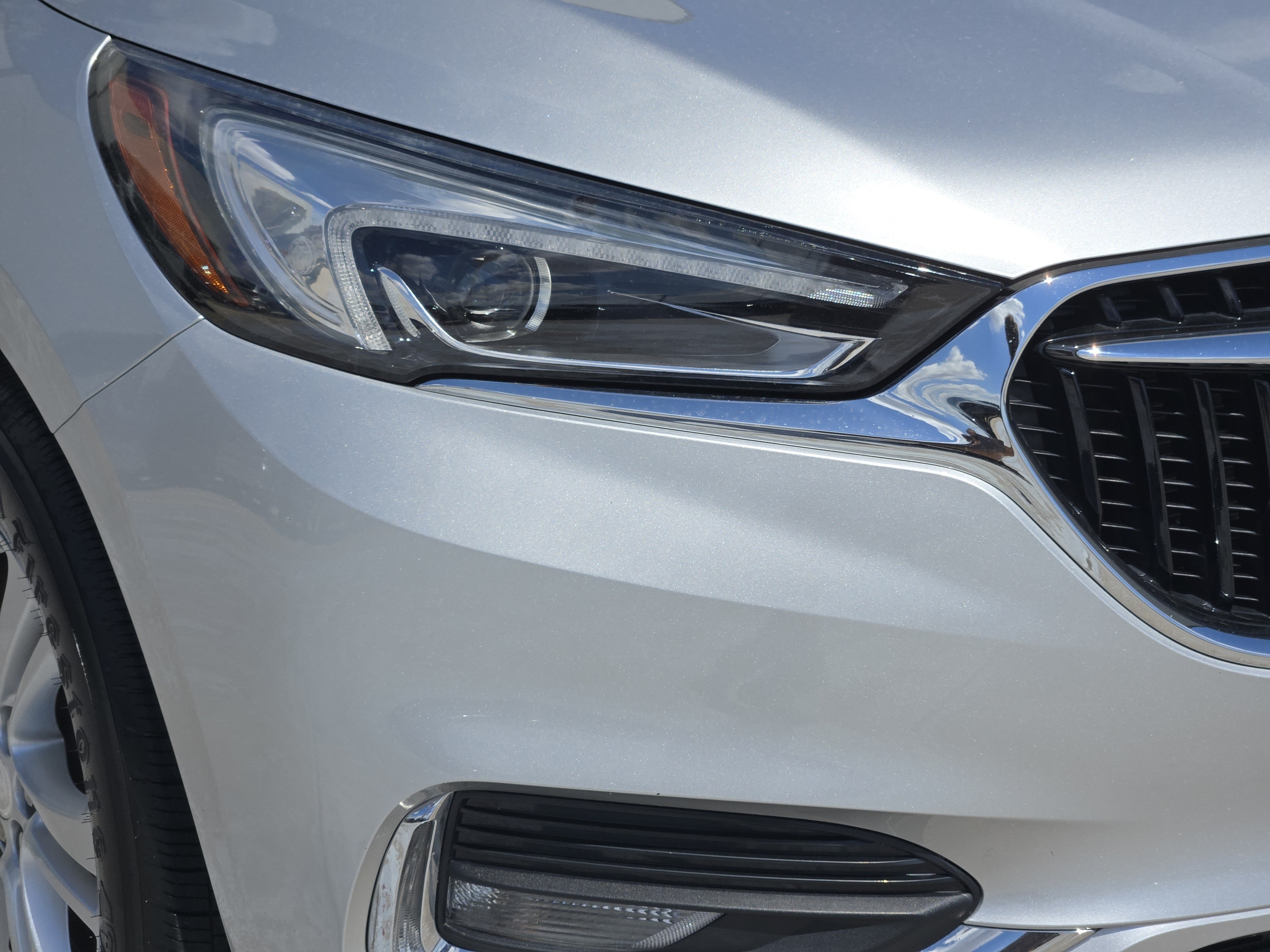 Used 2018 Buick Enclave Essence w/ Trailering Package FWD image 9