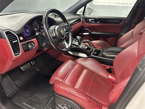 Used 2022 Porsche Cayenne Turbo AWD/4WD image 2