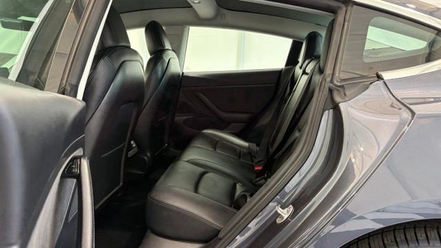 Used 2020 Tesla Model 3 Standard Range Plus RWD image 15