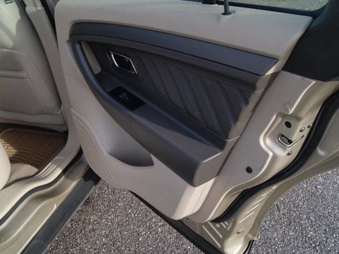 Used 2010 Ford Taurus SEL image 22