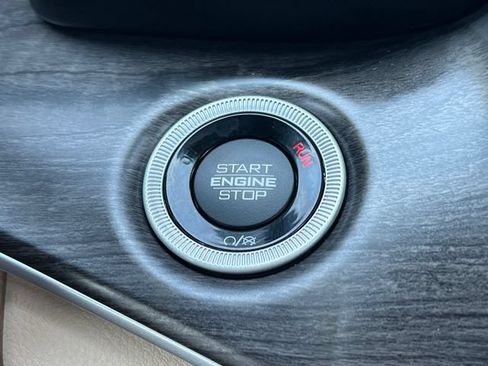 Used 2023 Jeep Grand Cherokee Limited w/ Luxury Tech Group II AWD/4WD image 35