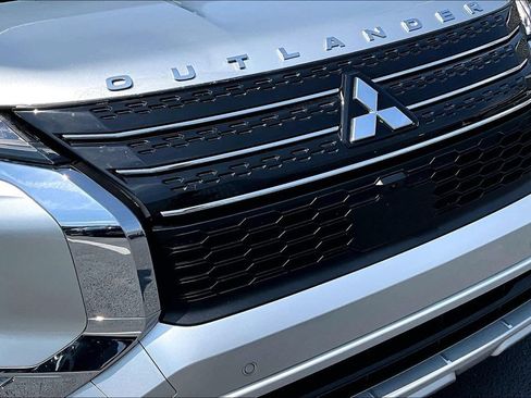Used 2023 Mitsubishi Outlander SE Black Edition FWD image 30