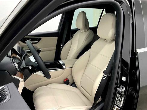 New 2025 Mercedes-Benz GLC 300 image 9