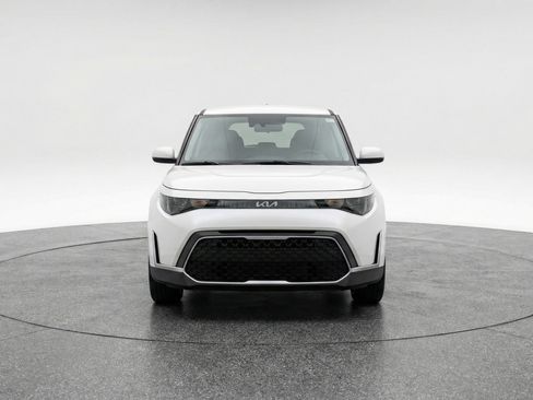 Used 2025 Kia Soul LX w/ LX Technology Package FWD image 2