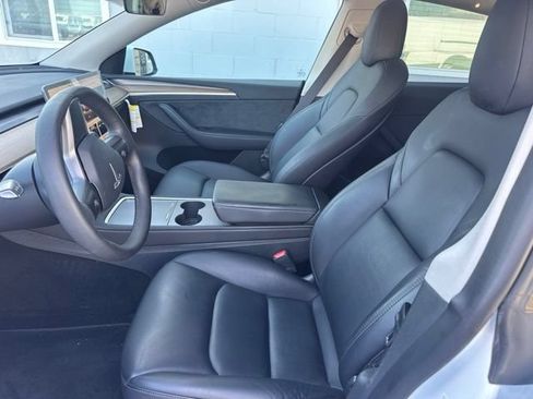 Used 2022 Tesla Model Y Long Range AWD/4WD image 9