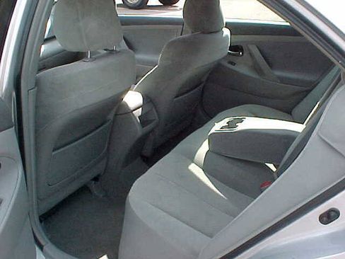 Used 2010 Toyota Camry LE FWD image 41