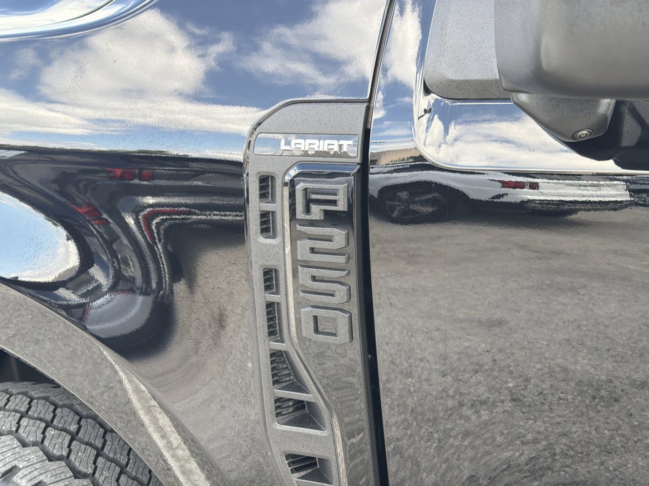 Used 2026 Ford F250 Lariat w/ Black Appearance Package AWD/4WD image 9