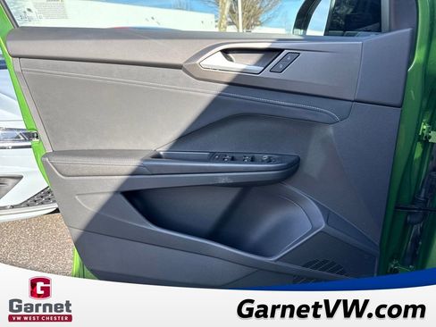 New 2025 Volkswagen Taos SE image 11