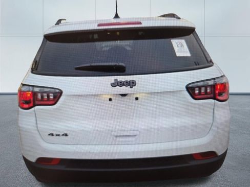 Used 2025 Jeep Compass Latitude w/ Convenience Group image 16