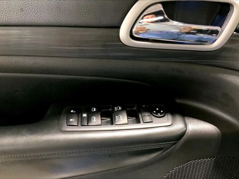 Used 2020 Jeep Grand Cherokee Altitude AWD/4WD image 34