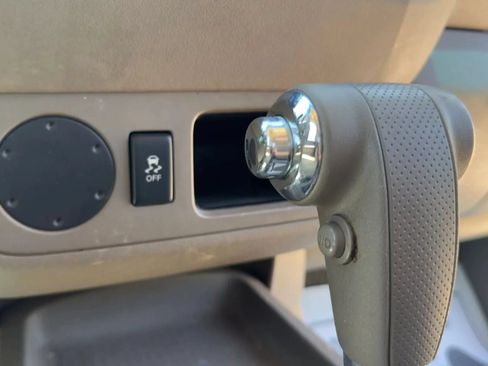 Used 2012 Nissan Frontier SV RWD image 27
