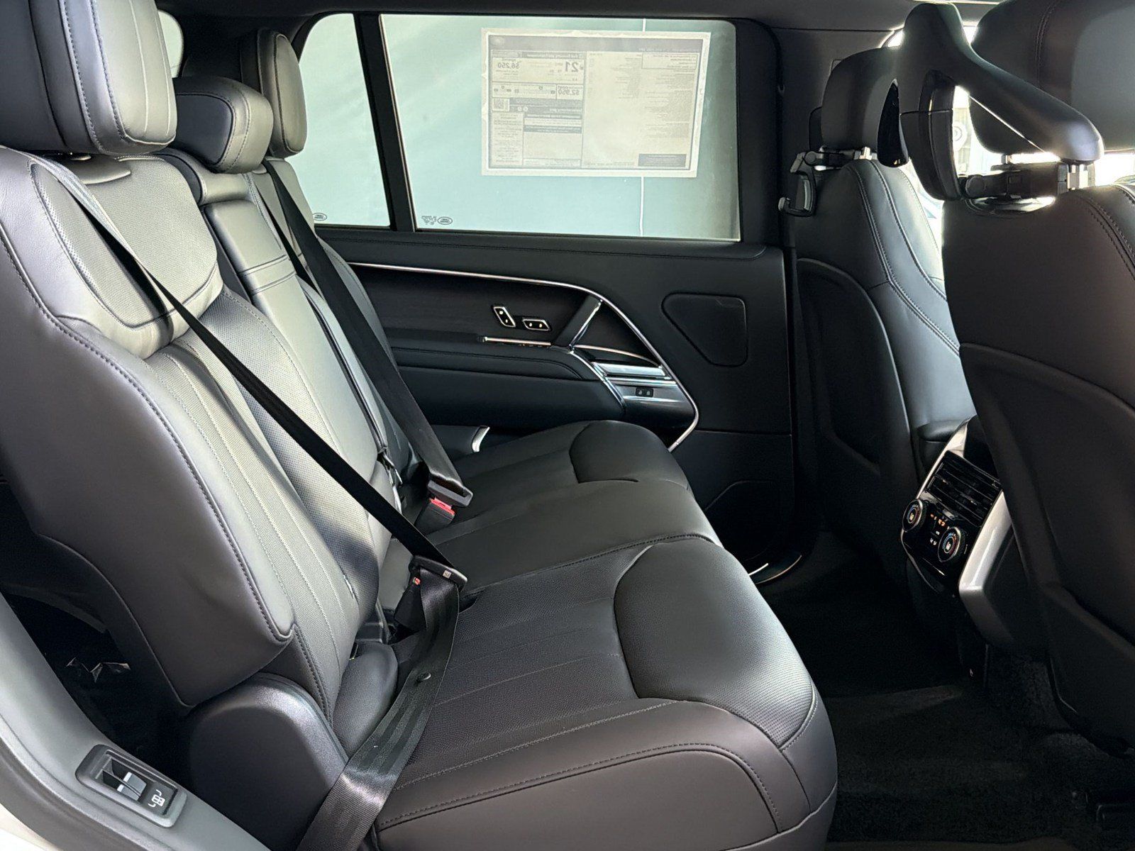 New 2026 Land Rover Range Rover Long Wheelbase SE AWD/4WD image 31