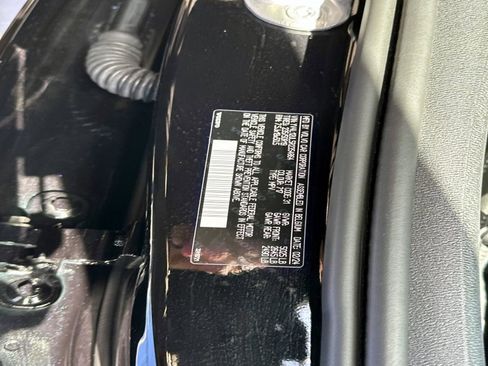 Certified 2024 Volvo XC40 B5 Plus image 32