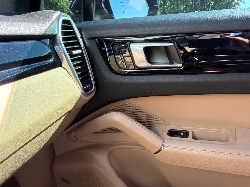 Used 2020 Porsche Cayenne E-Hybrid AWD/4WD image 27