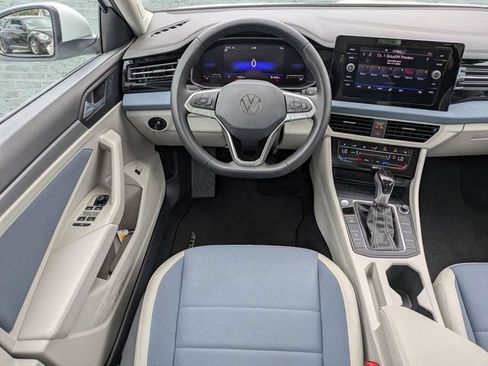 Certified 2025 Volkswagen Jetta SE FWD image 15