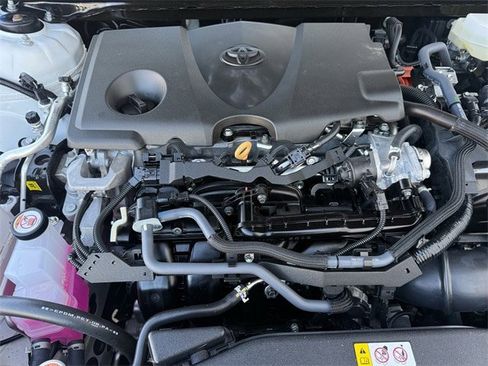 Used 2025 Toyota Camry SE image 34