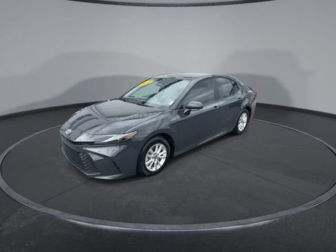 Used 2025 Toyota Camry LE image 7