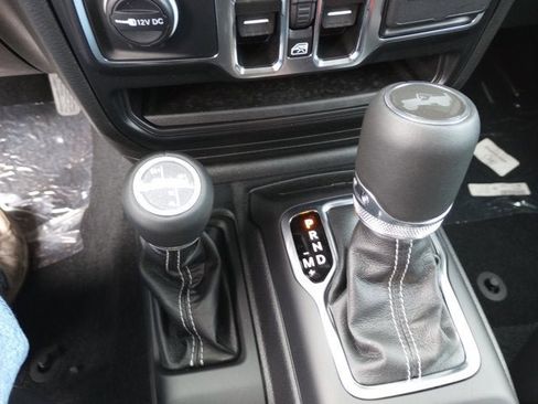 Used 2023 Jeep Wrangler Unlimited Sahara w/ Cold Weather Group image 17