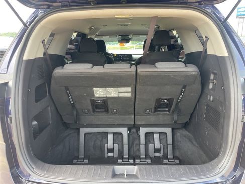 Used 2022 Kia Carnival LX image 26