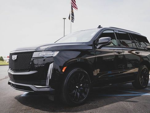 Used 2022 Cadillac Escalade Sport w/ LPO, ONYX Package image 24