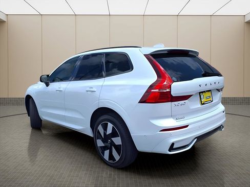 Used 2025 Volvo XC60 T8 Plus w/ Climate Package image 4