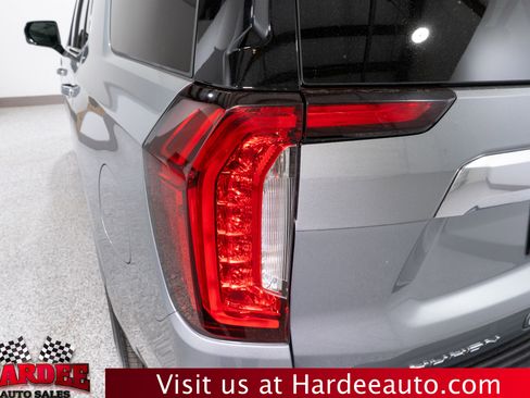 Used 2024 GMC Yukon Denali w/ Denali Reserve Package image 9