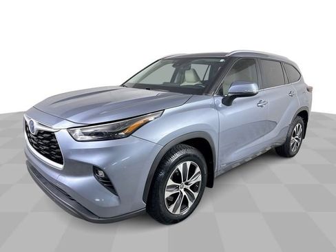 Used 2024 Toyota Highlander XLE AWD/4WD image 1