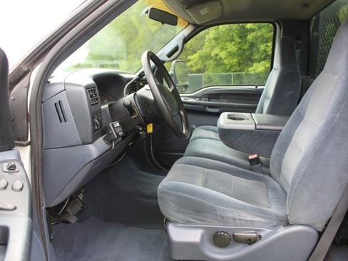 Used 2001 Ford F550 2WD Regular Cab Super Duty image 19