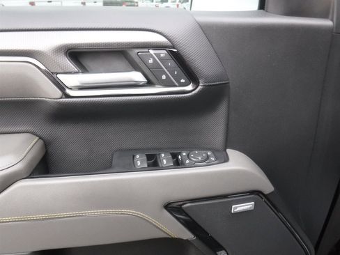 Used 2022 Chevrolet Silverado 1500 ZR2 w/ Technology Package image 15