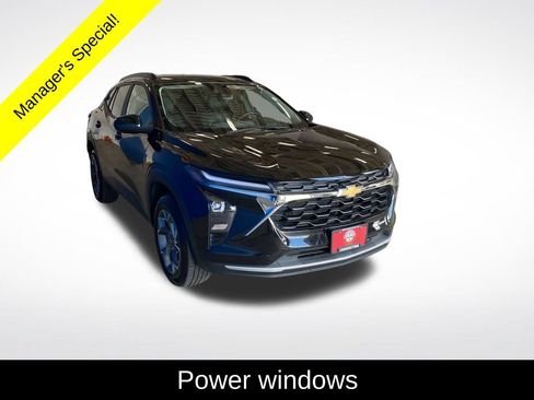 Used 2025 Chevrolet Trax LT w/ LT Convenience Package FWD image 15