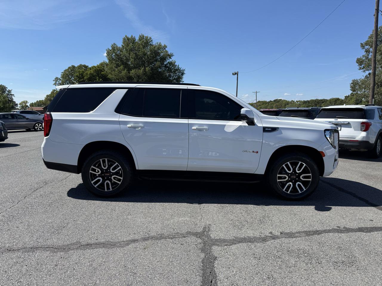 Used 2024 GMC Yukon AT4 w/ Technology Package AWD/4WD image 7