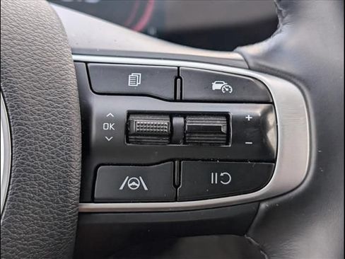 Used 2025 Kia Sportage EX FWD image 17
