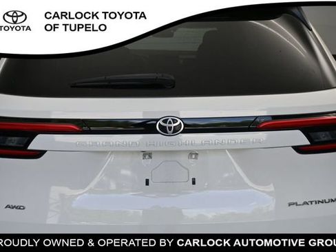 Used 2024 Toyota Grand Highlander AWD image 12