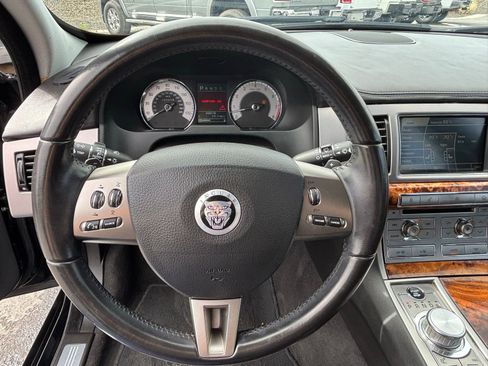 Used 2011 Jaguar XF Premium image 14